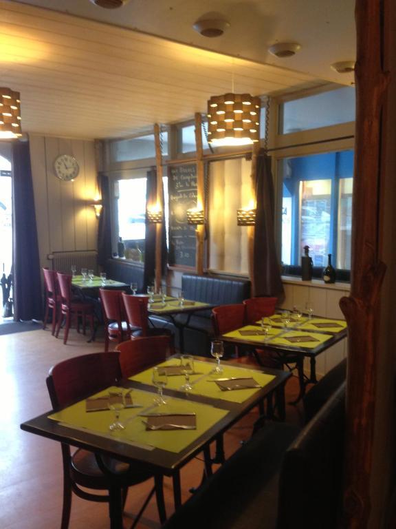 Hotel La Tour D'Auvergne Pont-lʼAbbé الغرفة الصورة