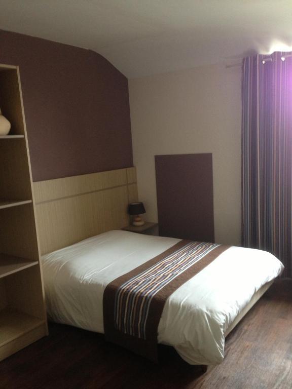 Hotel La Tour D'Auvergne Pont-lʼAbbé الغرفة الصورة